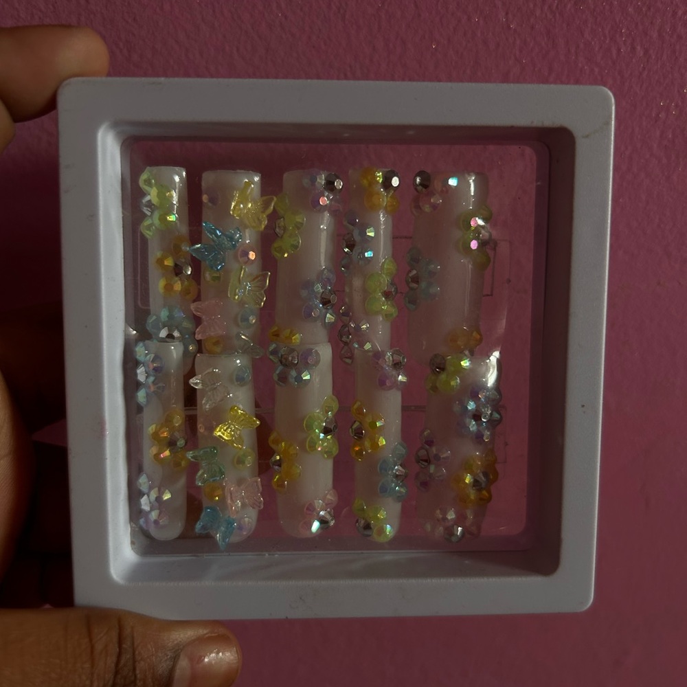 Spring flower Medium press on nails